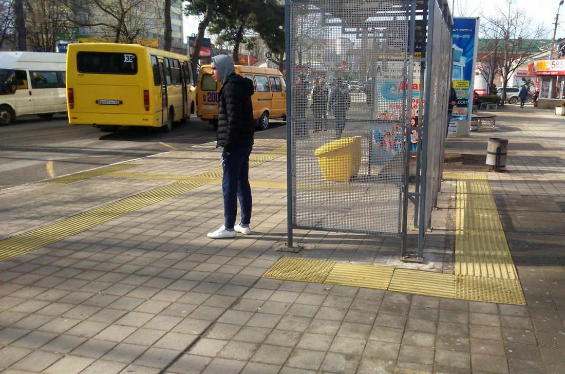 тактильная плитка на остановках общественного транспорта